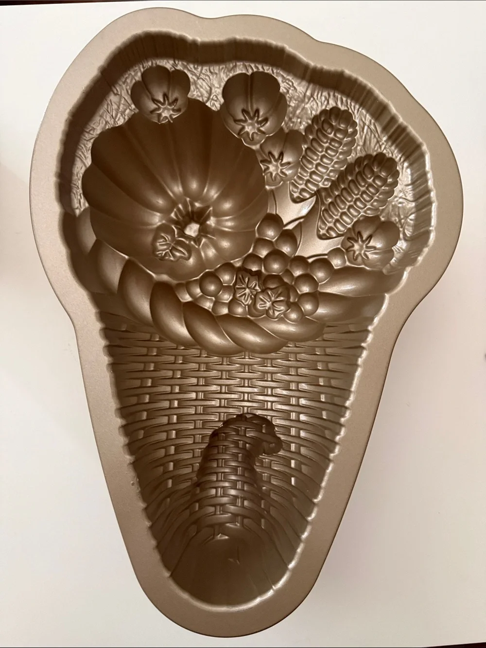 2010 Retired Nordic Ware 10 Cup Cornucopia (Horn of Plenty) Cast Aluminum Pan